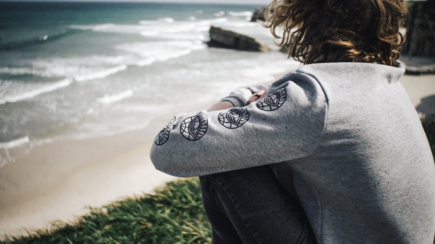 GREY GLOBE LOGO SWEATSHIRT - WAVEPATROL